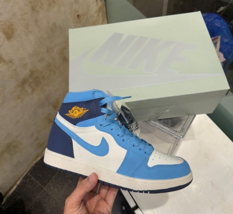 Nike Air Jordan 1 High First In Flight Basketball Sneakers