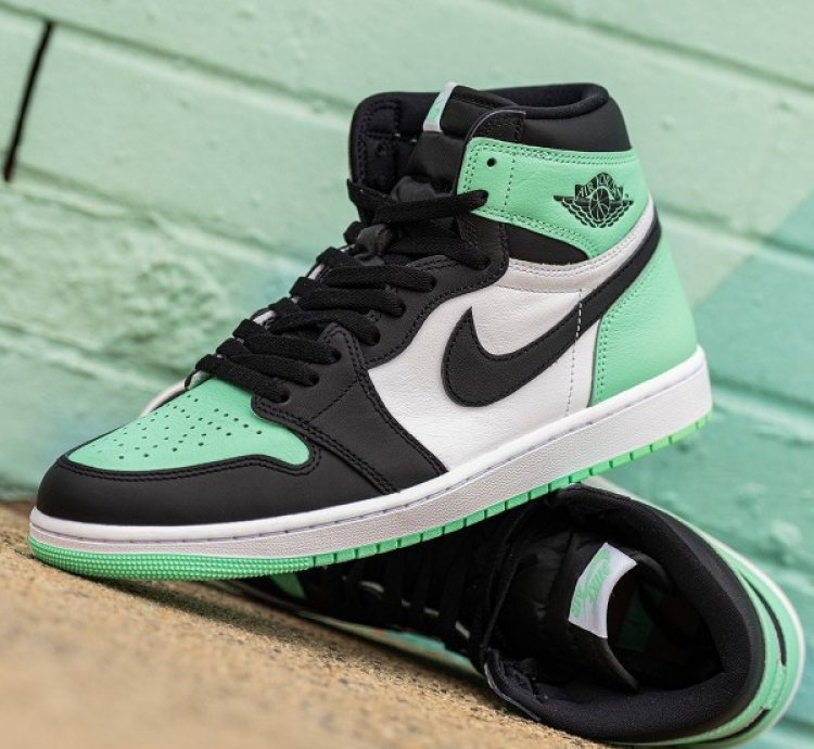 Nike Air Jordan 1 High Green Glow Basketball Sneakers Semi Ua