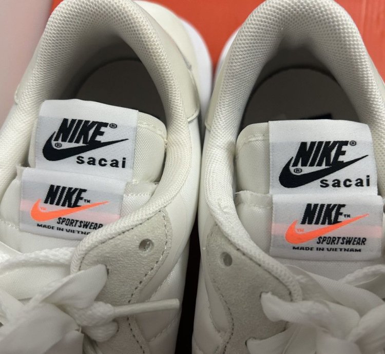 Nike Vaporwaffle Sacai Sail Gum