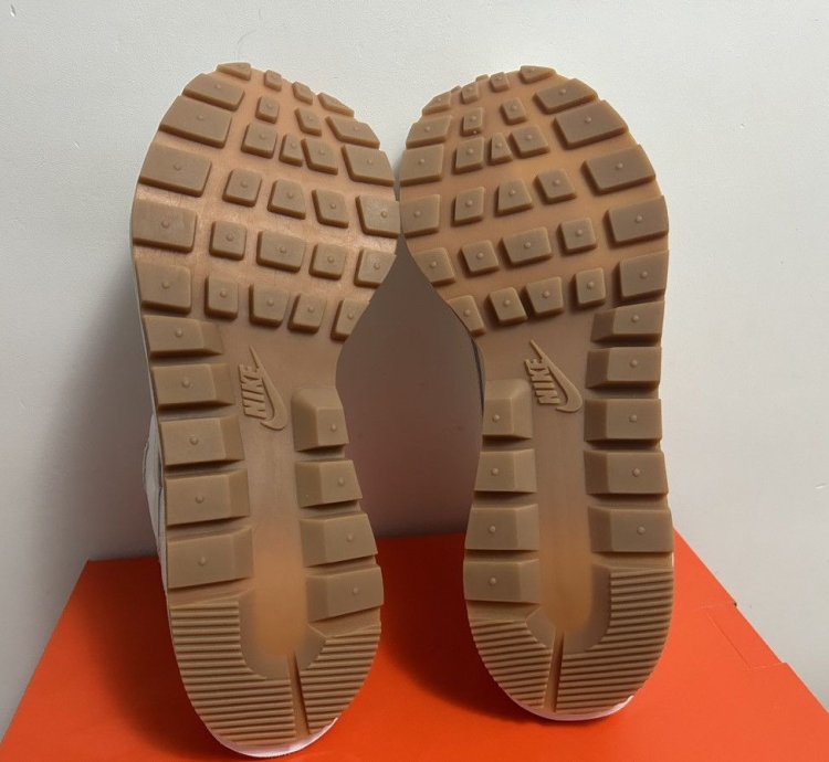 Nike Vaporwaffle Sacai Sail Gum