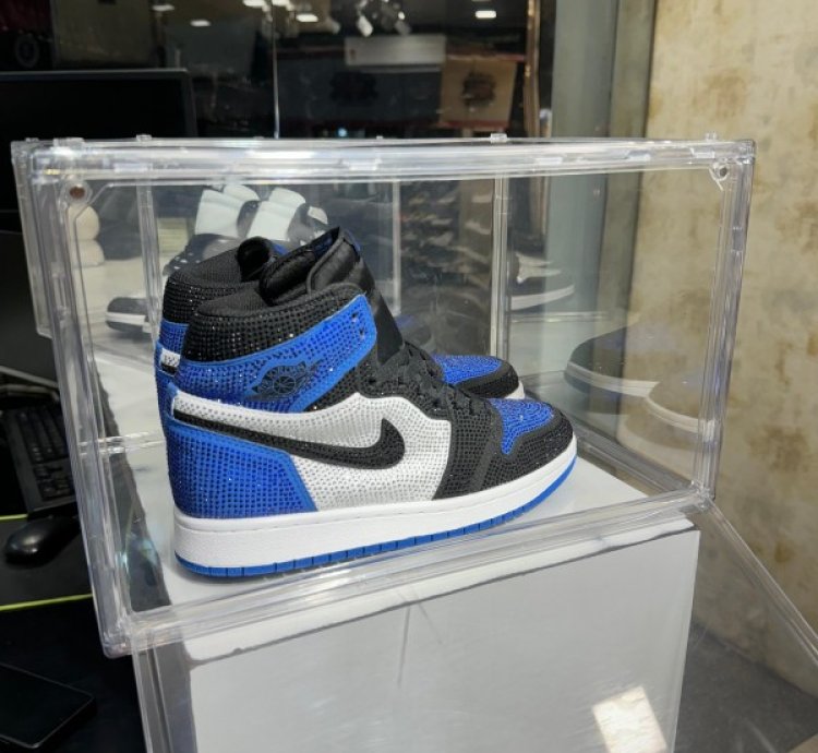 Nike Air Jordan 1 High Royal Blue Diamond Basketball Sneakers
