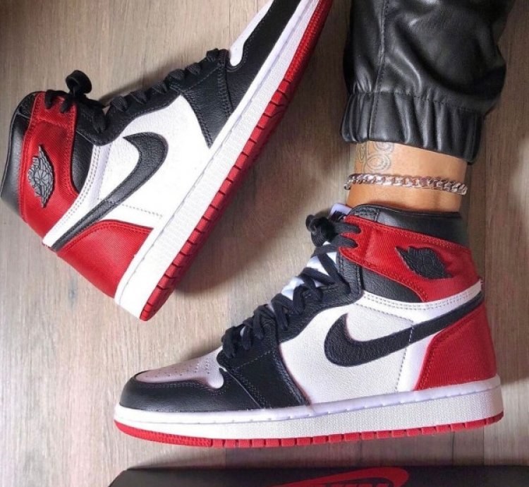 Nike Air Jordan 1 High Satin Black Toe Basketball Sneakers Semi Ua