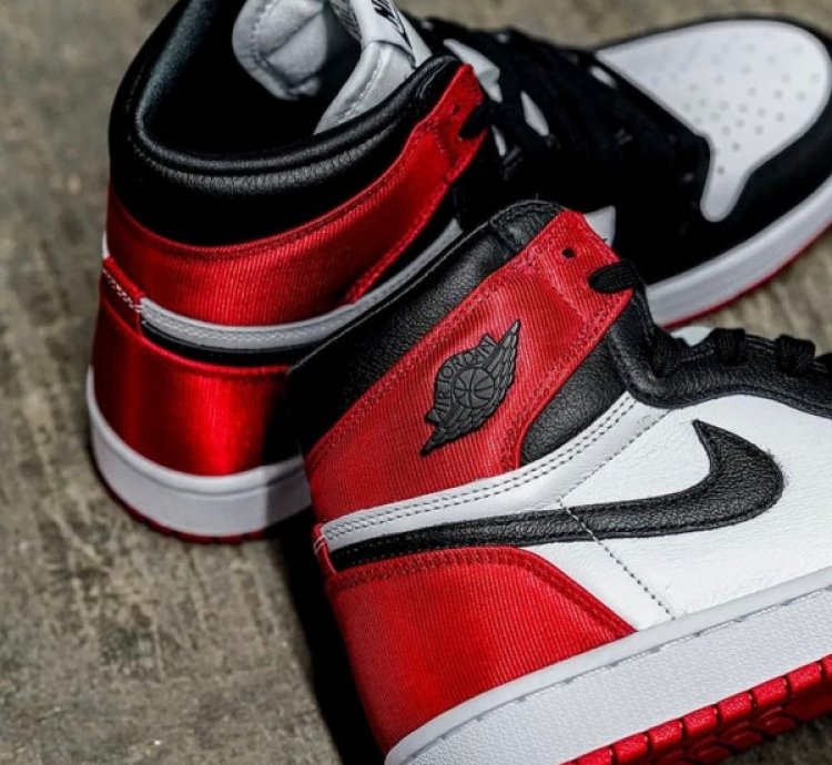Nike Air Jordan 1 High Satin Black Toe Basketball Sneakers Semi Ua