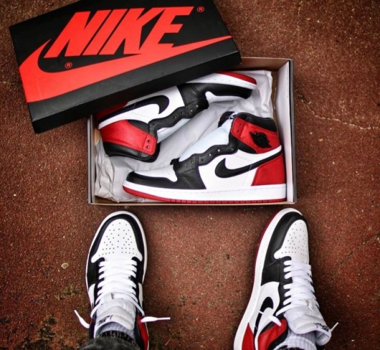Nike Air Jordan 1 High Satin Black Toe Basketball Sneakers Semi Ua