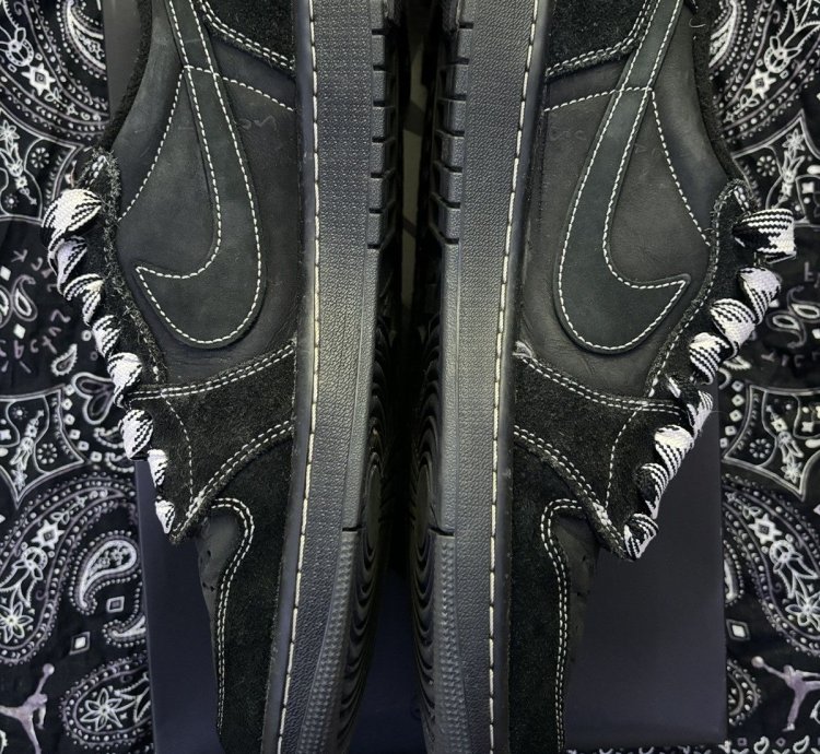Travis Scott Nike Dunks Black Phantom