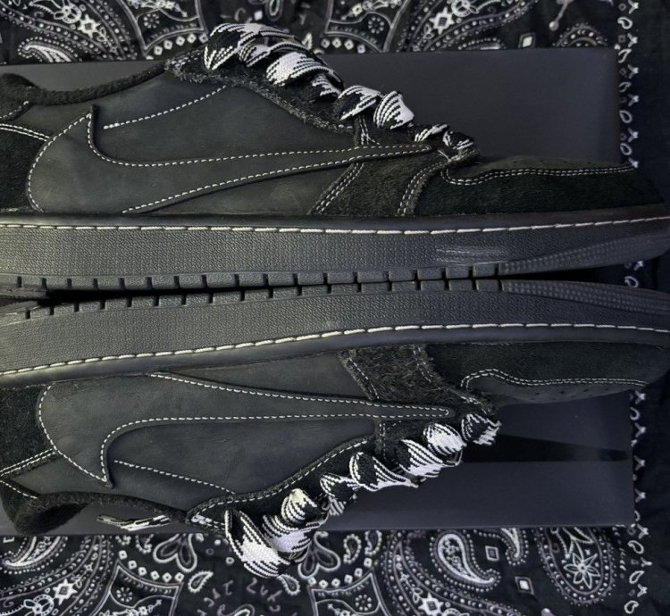 Travis Scott Nike Dunks Black Phantom
