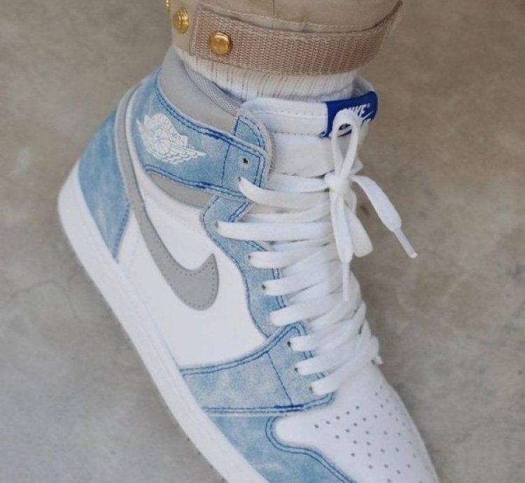 Nike Air Jordan 1 Hyper Royal Basketball Sneakers Semi Ua