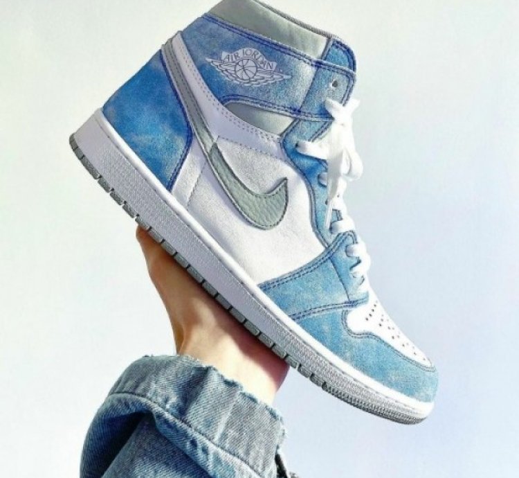 Nike Air Jordan 1 Hyper Royal Basketball Sneakers Semi Ua