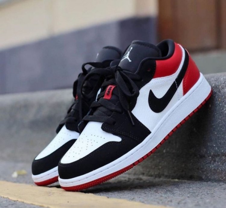 Nike Air Jordan 1 Low Black Toe Basketball Sneakers