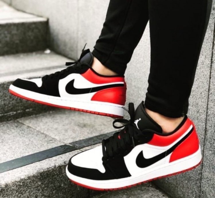 Nike Air Jordan 1 Low Black Toe Basketball Sneakers