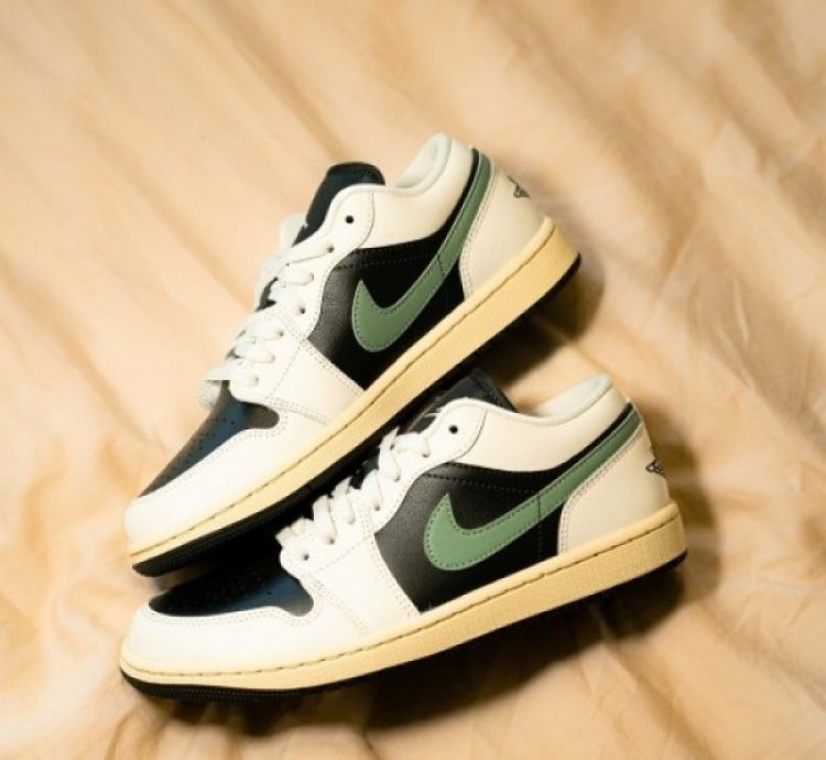 Nike Air Jordan 1 Low Jade Smoke Basketball Sneakers