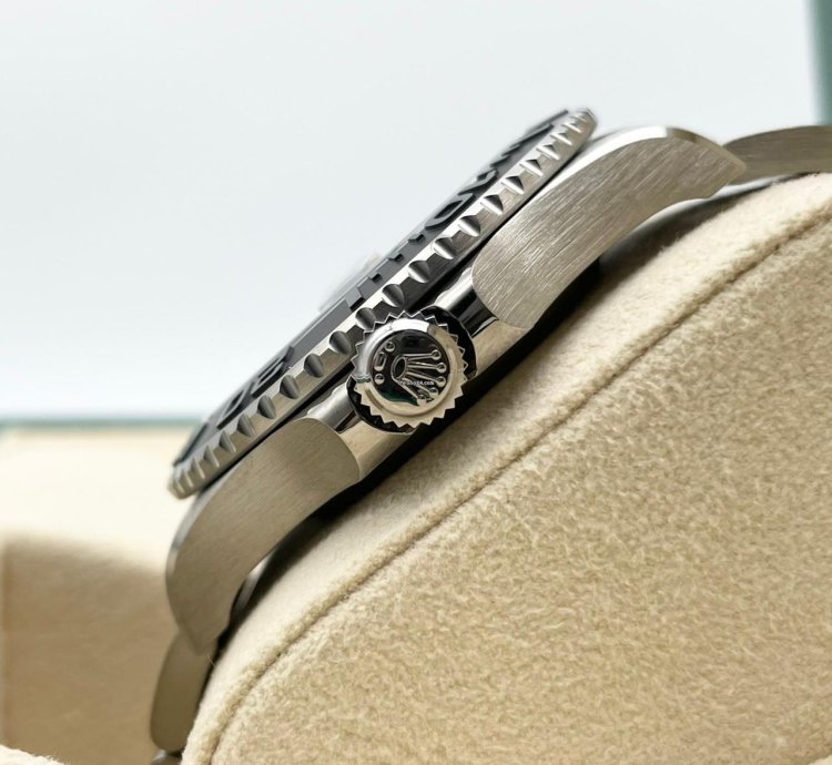 Rolex Yacht-master 42 Black 226627 01 2025