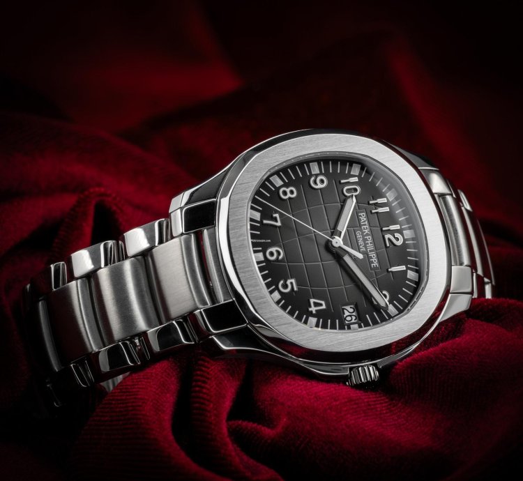 Patek Philippe Aquanaut Steel Black Dial 40mm Mint Box Papers 5167 1a-001