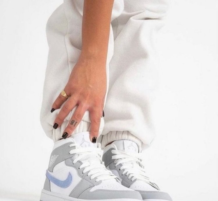 Nike Air Jordan 1 Mid Wolf Grey Basketball Sneakers Semi Ua