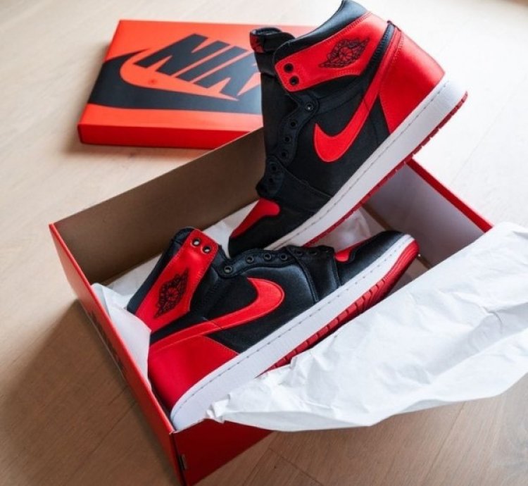 Nike Air Jordan 1 Satin Bred Basketball Sneakers Semi Ua