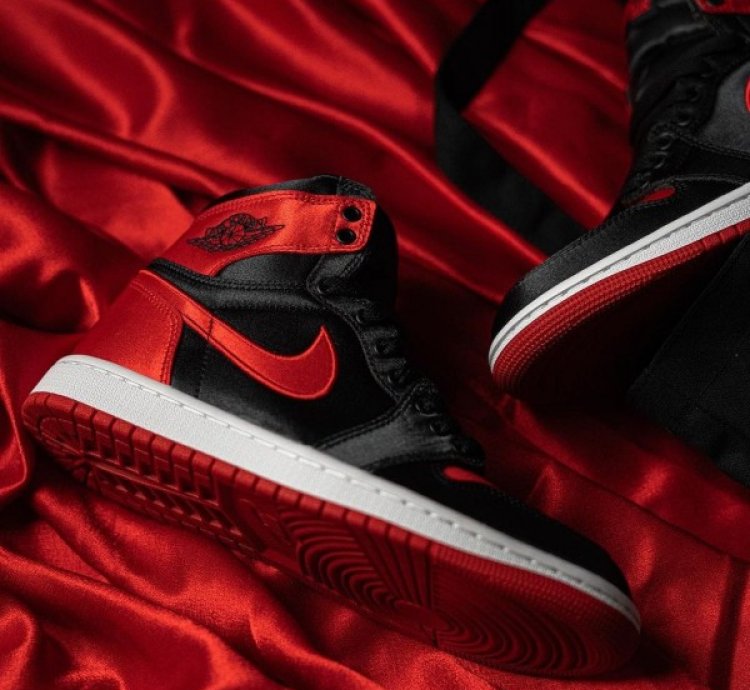 Nike Air Jordan 1 Satin Bred Basketball Sneakers Semi Ua