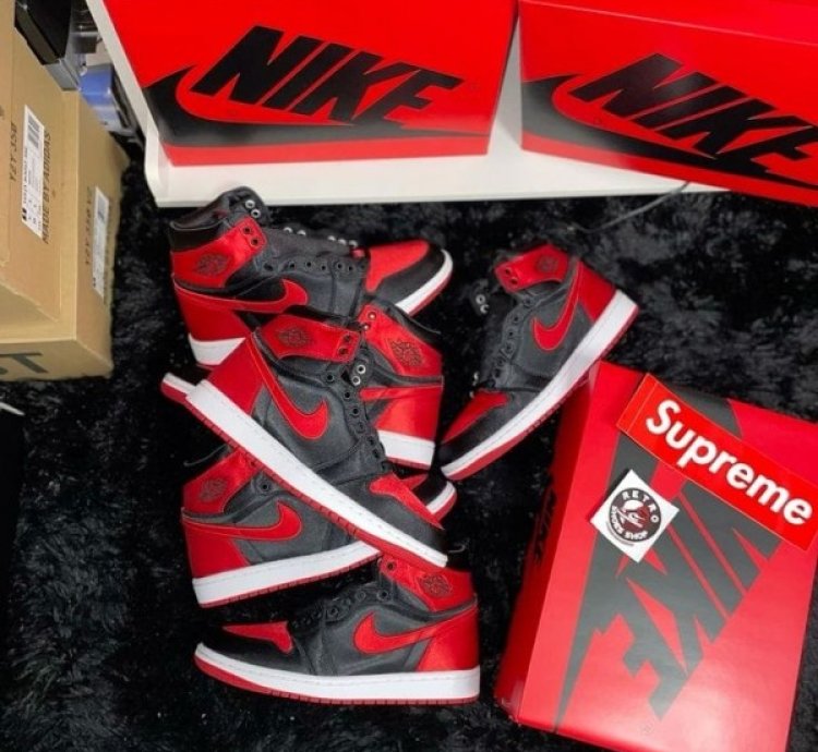 Nike Air Jordan 1 Satin Bred Basketball Sneakers Semi Ua