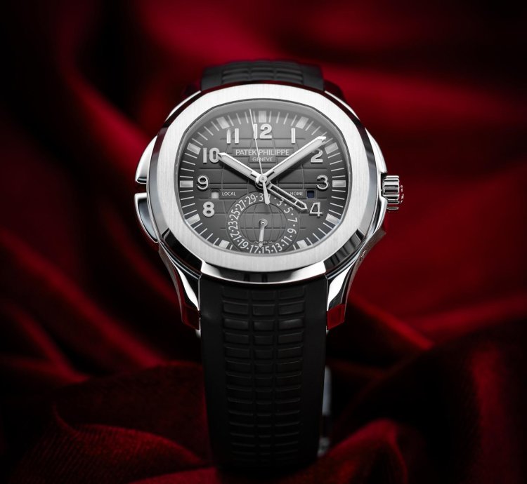 Patek Philippe Aquanaut Travel Time 5164a Steel Black Dial 40 8mm Mint Condition 5164a-001