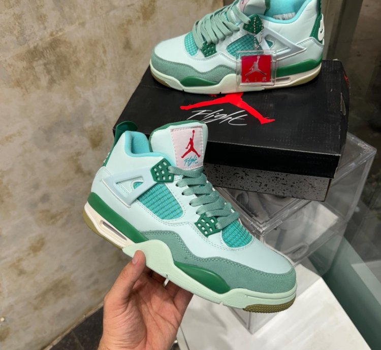 Nike Air Jordan 4 First Class Basketball Sneakers