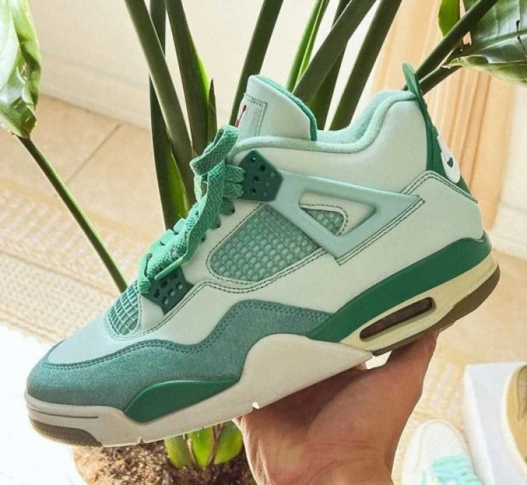 Nike Air Jordan 4 First Class Basketball Sneakers
