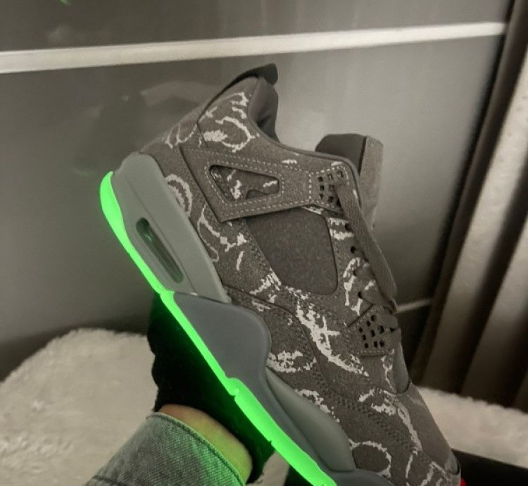 Nike Air Jordan 4 Kaws Basketball Sneakers