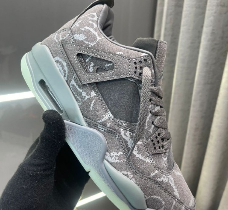 Nike Air Jordan 4 Kaws Basketball Sneakers