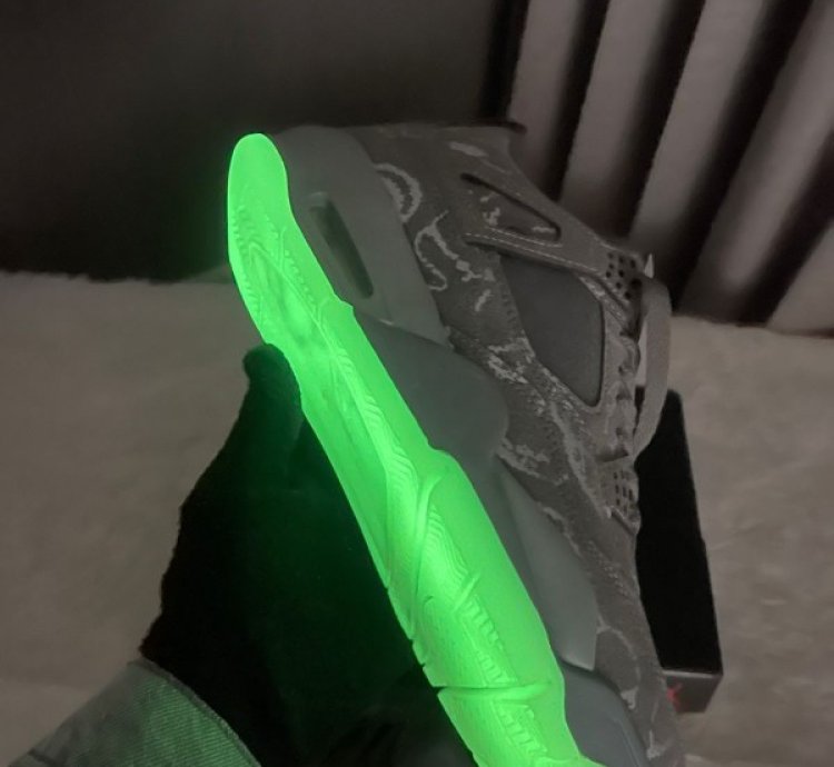Nike Air Jordan 4 Kaws Basketball Sneakers