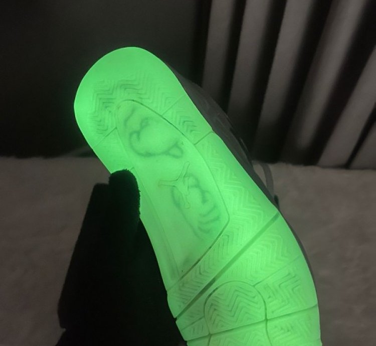 Nike Air Jordan 4 Kaws Basketball Sneakers