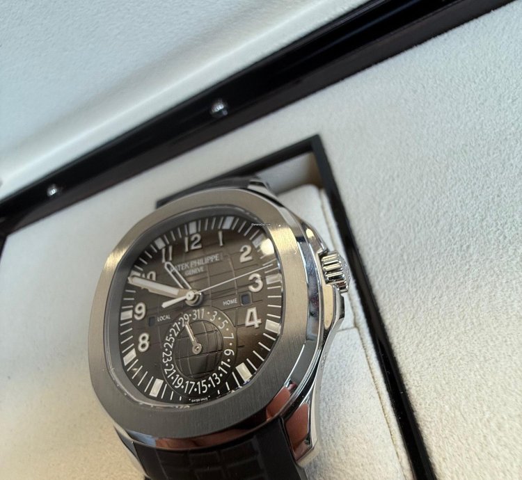 Patek Philippe Aquanaut Travel Time Box Papiere