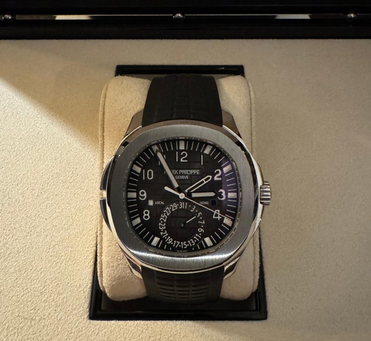 Patek Philippe Aquanaut Travel Time Full Set 2019 Very Good Condition