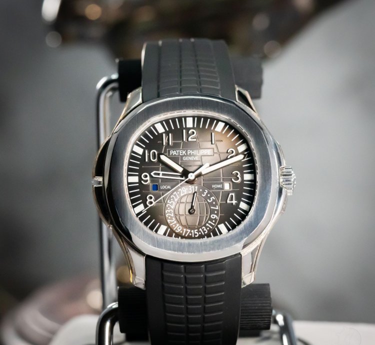 Patek Philippe Aquanaut Travel Time Gmt 5164a-001 With Box