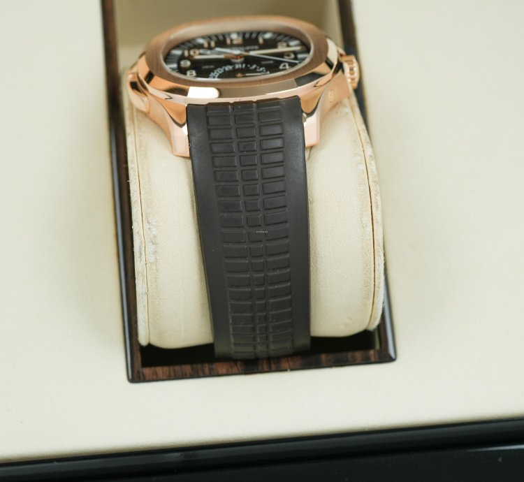 Patek Philippe Aquanaut Travel Time Rose Gold 5164r-001 Complete