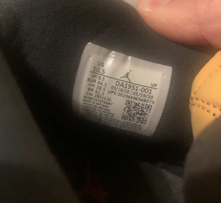 Union La Jordan Delta Mid Off Noir