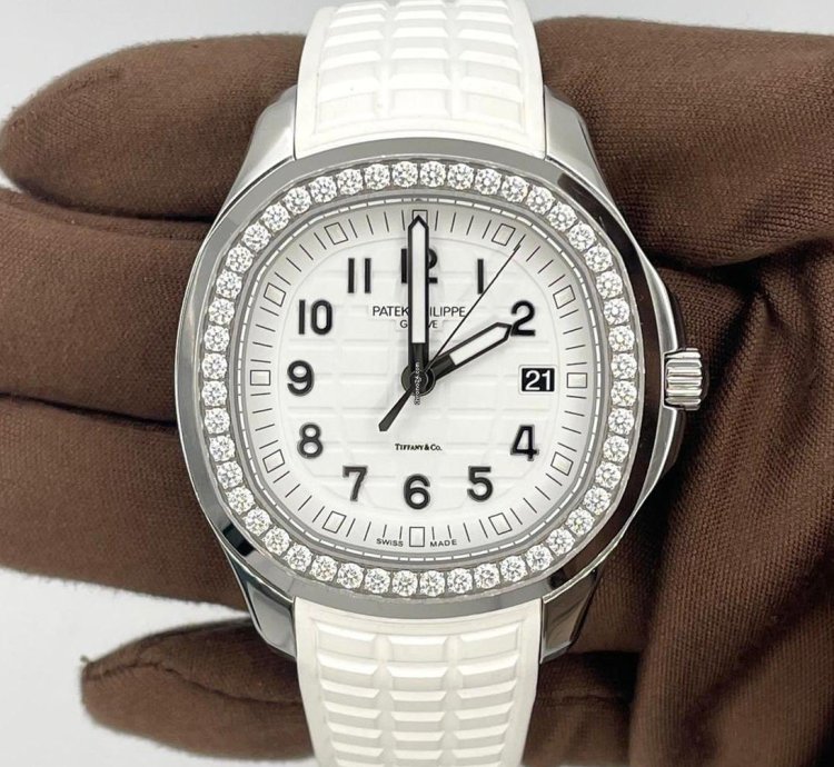Patek Philippe Aquanaut Very Rare Steel Tiffany Signed Ladies Aquanaut 5267 200a-010