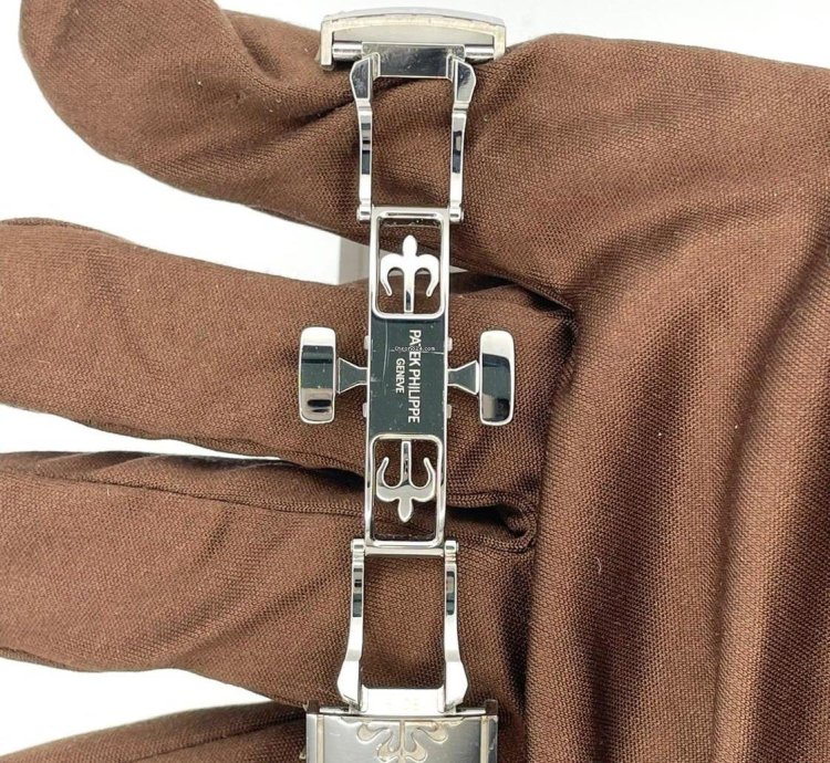 Patek Philippe Aquanaut Very Rare Steel Tiffany Signed Ladies Aquanaut 5267 200a-010