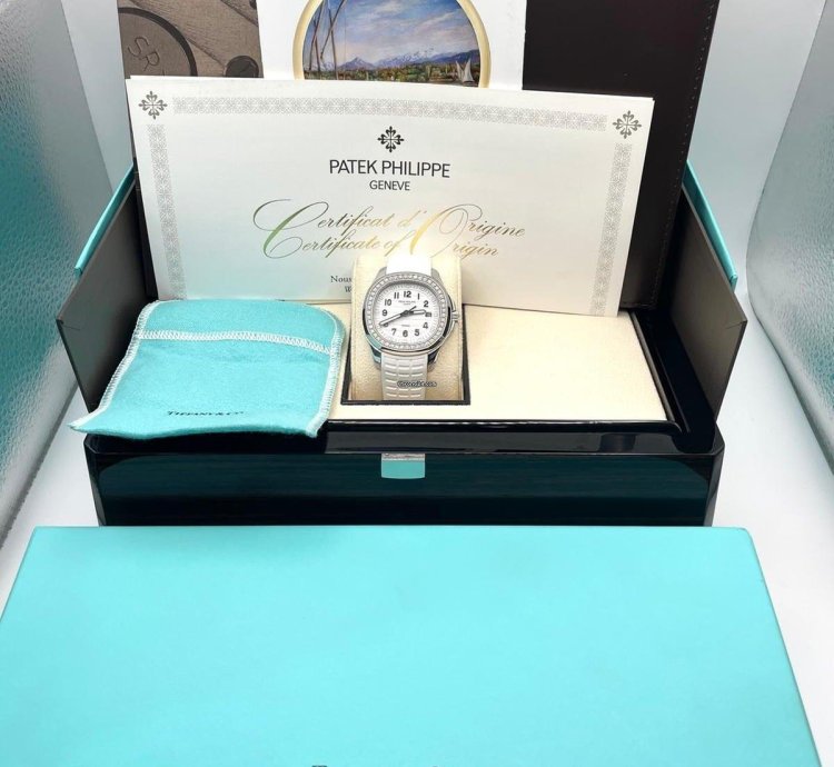Patek Philippe Aquanaut Very Rare Steel Tiffany Signed Ladies Aquanaut 5267 200a-010