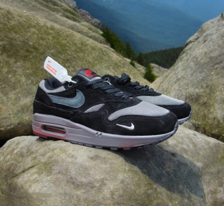 Nike Air Max 1 Dracula Running Shoes