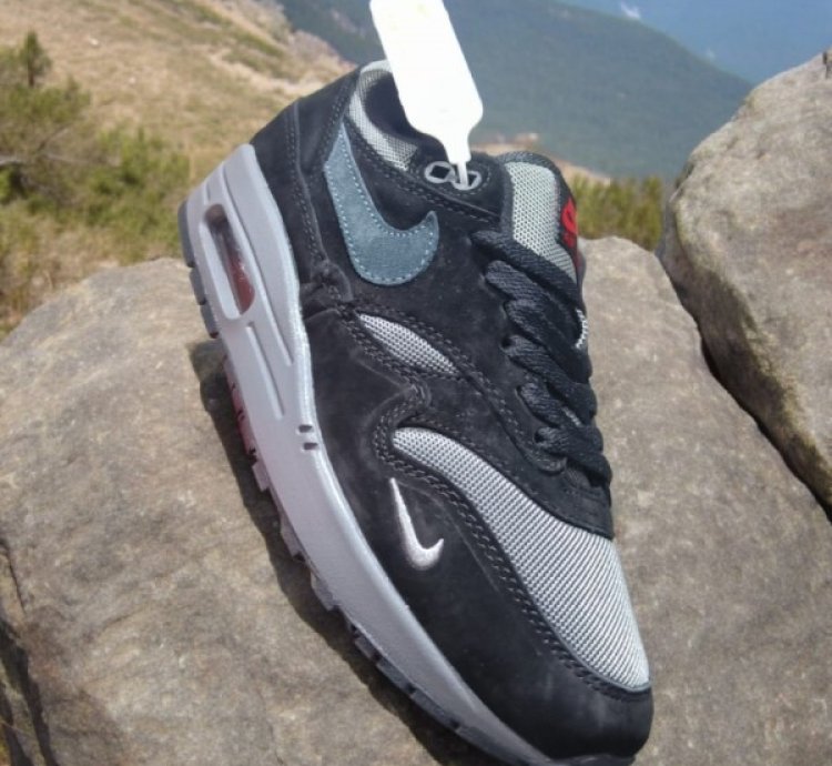 Nike Air Max 1 Dracula Running Shoes