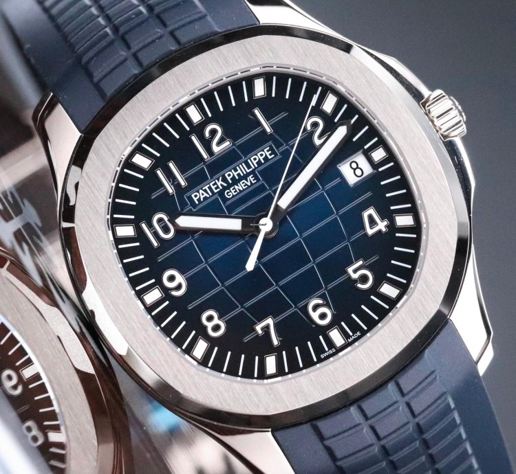 Patek Philippe Aquanaut White Gold Complete Set Mint Blue Dial 42mm - 5168g-001 5168g