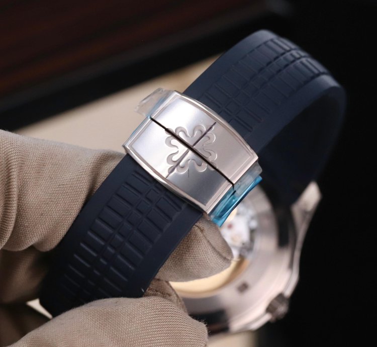 Patek Philippe Aquanaut White Gold Complete Set Mint Blue Dial 42mm - 5168g-001 5168g