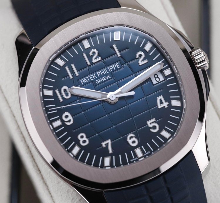 Patek Philippe Aquanaut White Gold Complete Set Mint Blue Dial 42mm - 5168g-001 5168g