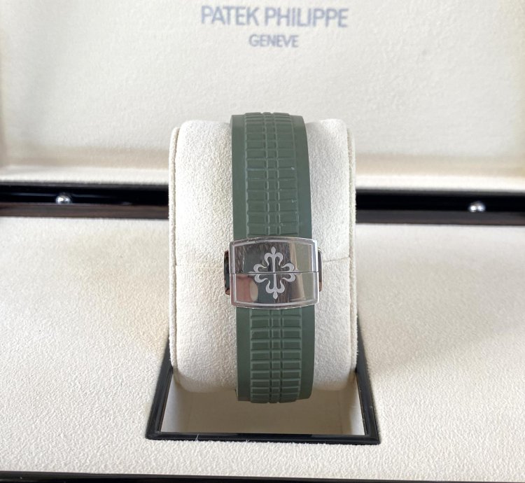 Patek Philippe Aquanaut White Gold Khaki Green 2022