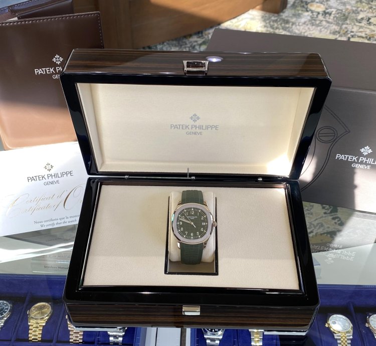 Patek Philippe Aquanaut White Gold Khaki Green 2022