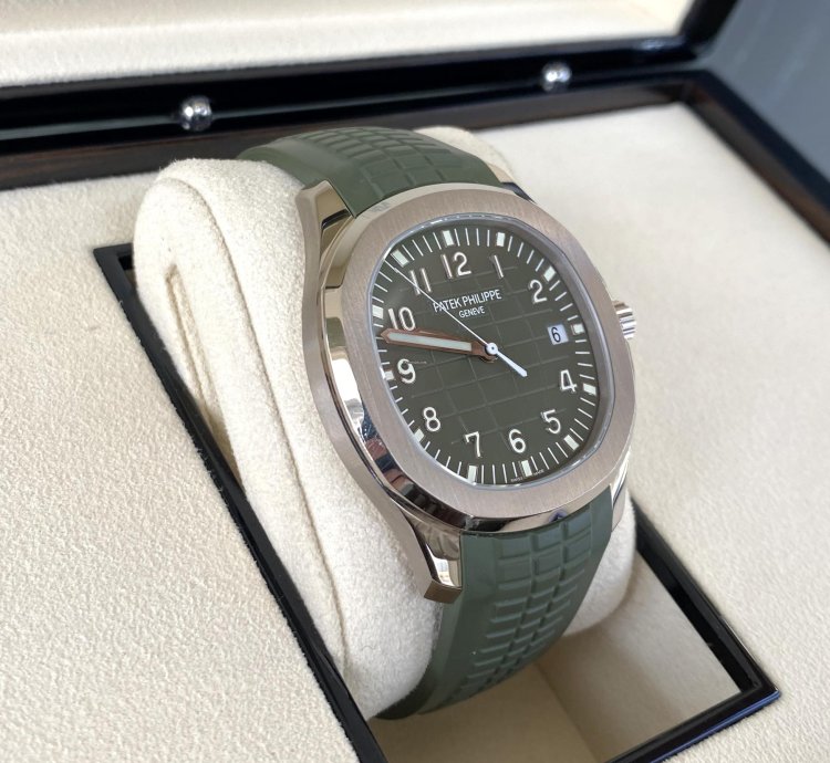 Patek Philippe Aquanaut White Gold Khaki Green 2022