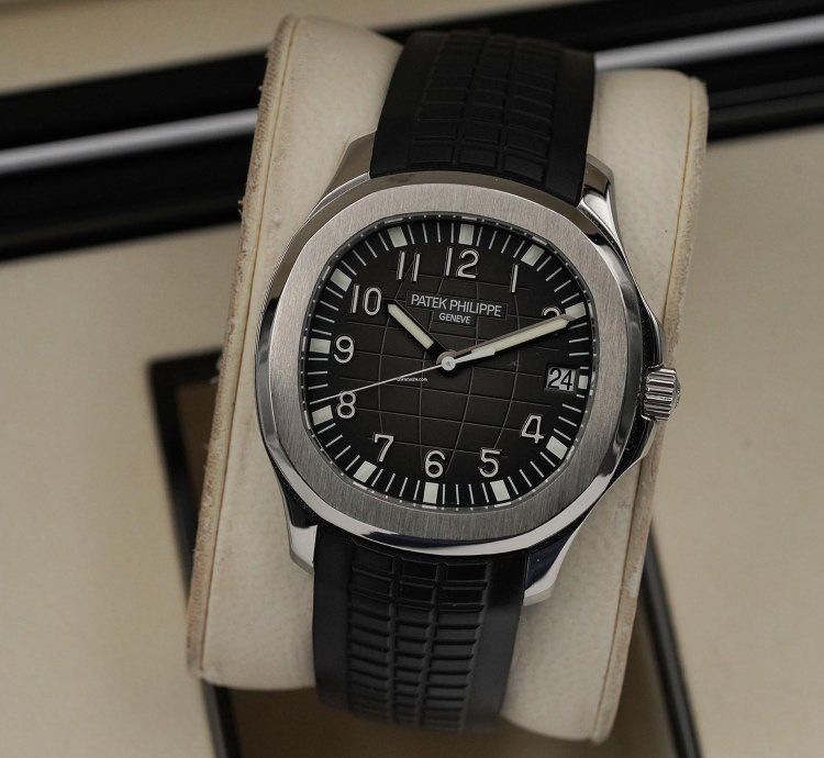 Patek Philippe Aquanaut Year 2008 - Extract Of Archive