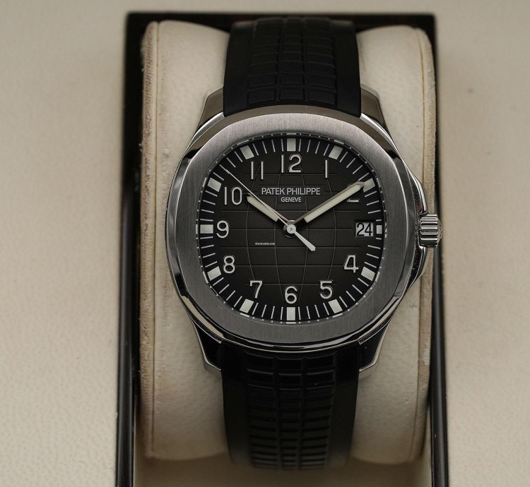 Patek Philippe Aquanaut Year 2008 - Extract Of Archive