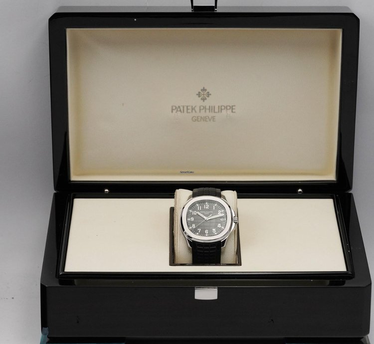 Patek Philippe Aquanaut Year 2008 - Extract Of Archive