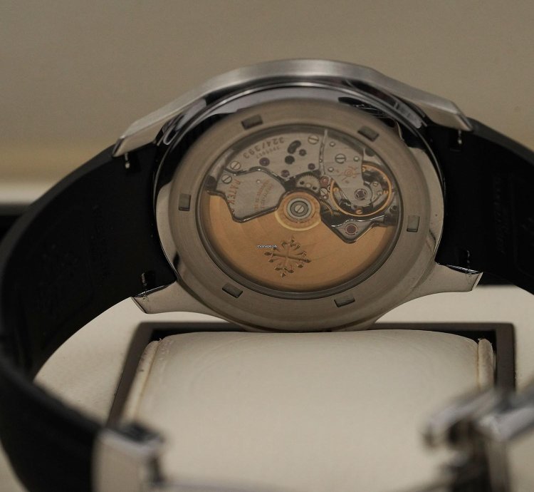 Patek Philippe Aquanaut Year 2008 - Extract Of Archive
