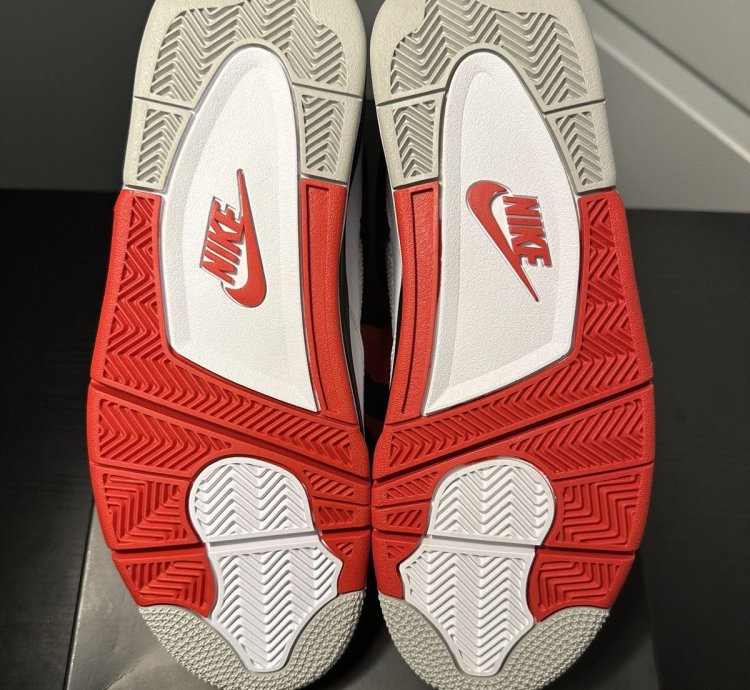 2020 Fire Red Air Jordan 4