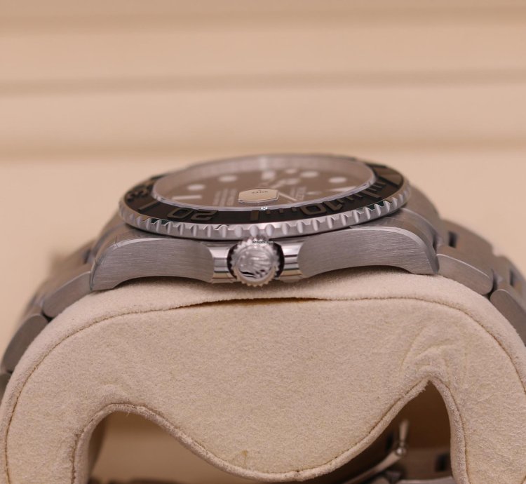 Rolex Yacht-master 42 Titanium Black Dial